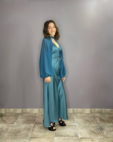 Mangas largas azul petróleo con lazada al cuello