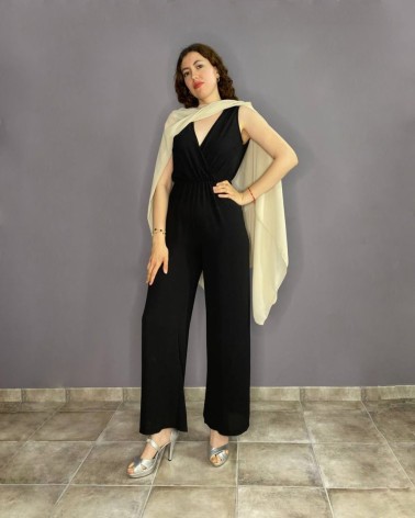Capa larga beige en gasa con escote cerrado y caída fluida