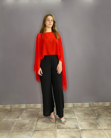 Capa larga roja en gasa con escote redondo y caída fluida