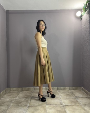Falda midi de tablas color camel