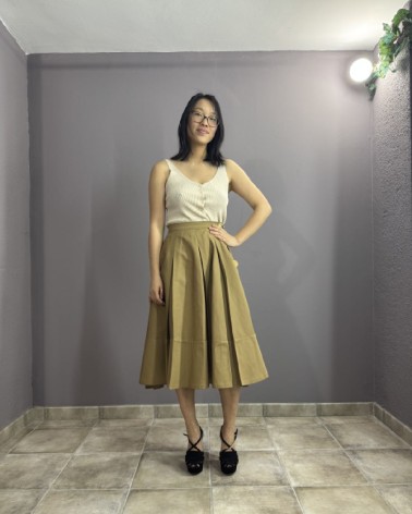 Falda midi de tablas color camel