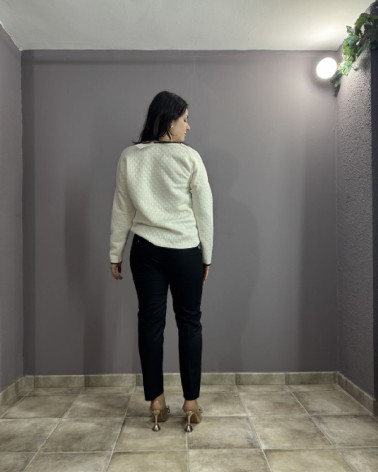 Sudadera blanca con estampado artístico
