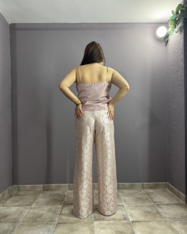 Pantalón largo y ancho de encaje rosa