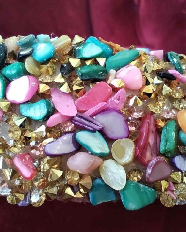 Cinturón de fiesta dorado con pedrería multicolor