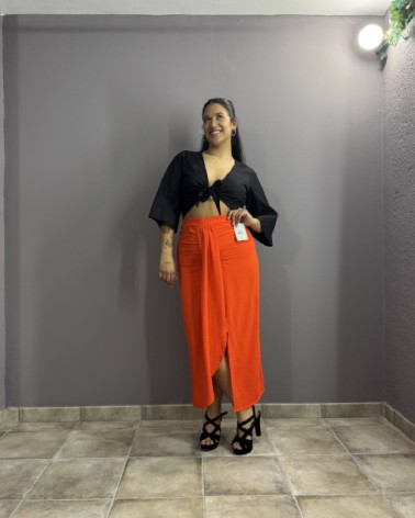 Falda midi naranja con efecto pareo