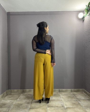Pantalón largo y ancho mostaza