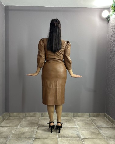 Vestido midi marrón de polipiel