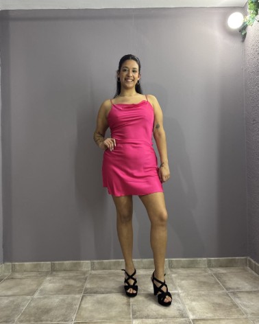 Vestido de fiesta corto de tirantes rosa satinado