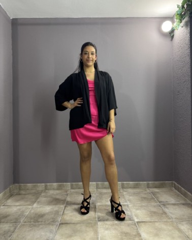 Chaqueta negra tipo kimono