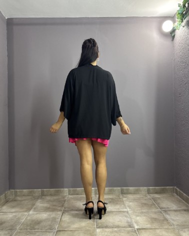 Chaqueta negra tipo kimono