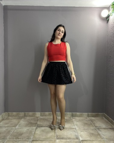 Falda negra de terciopelo con estampado animal print