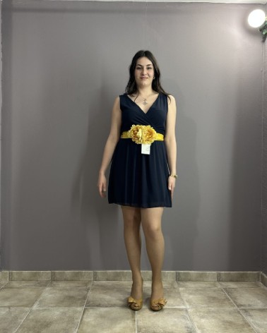 Vestido corto azul marino cruzado con escote en pico