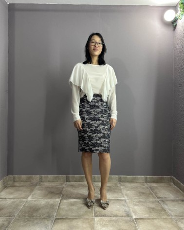 Falda de tubo blanca con estampado floral en negro