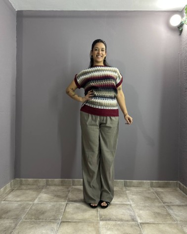 Jersey sin mangas con estampado zigzag en tonos burdeos