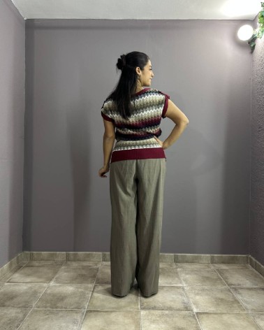 Jersey sin mangas con estampado zigzag en tonos burdeos
