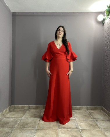Vestido largo rojo con escote en V y mangas abullonadas