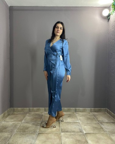 Mono satinado azul cruzado de manga larga
