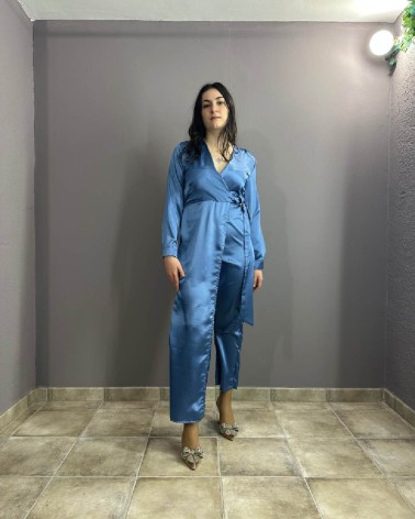 Mono satinado azul cruzado de manga larga