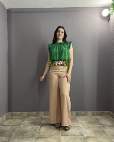 Pantalón largo beige claro con cinturón de cuerda