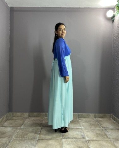 Chaqueta corta azul de gasa con mangas acampanadas