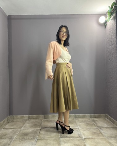 Chaqueta corta rosa palo de gasa con mangas acampanadas