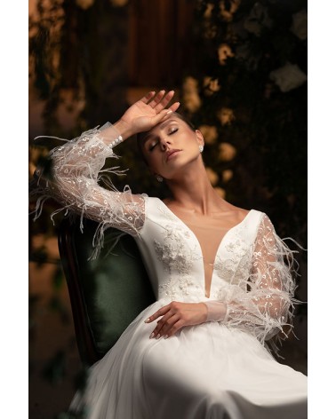 Vestido de Novia manga larga de tul con plumas
