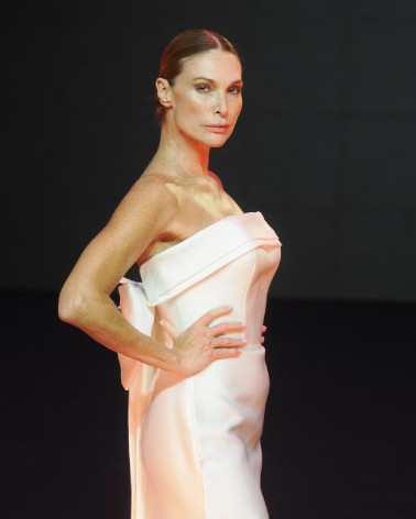 Vestido de novia sirena exclusivo con escote recto y lazo posterior