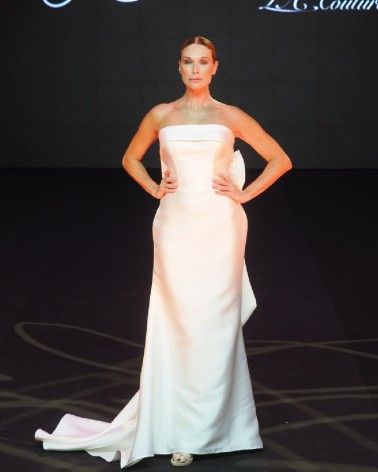 Vestido de novia sirena exclusivo con escote recto y lazo posterior