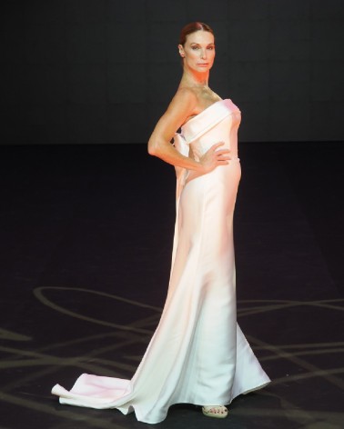 Vestido de novia sirena exclusivo con escote recto y lazo posterior