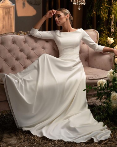 Vestido de novia minimalista de manga francesa con cola fluida