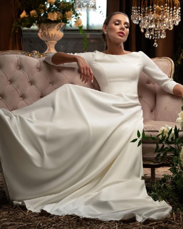 Vestido de novia minimalista de manga francesa con cola fluida