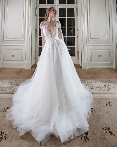 Vestido de novia en tul con cuerpo bordado y espalda ilusión