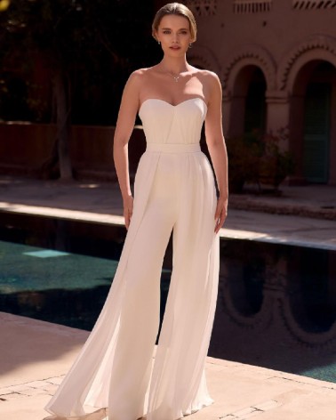 Mono de novia palabra de honor con pantalón fluido y espalda descubierta