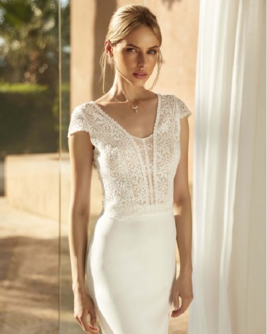 Top de novia en encaje geométrico con manga casquillo y espalda abierta