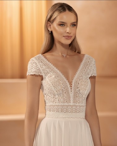Top de novia en encaje crochet con escote profundo y espalda en V