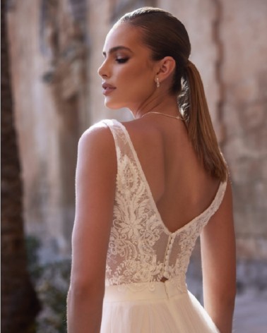 Top de novia en encaje bordado con escote ilusión y espalda en V