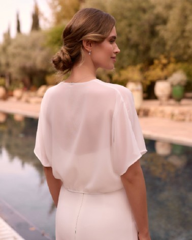 Top/bolero de novia en gasa ligera con escote cruzado y manga corta fluida