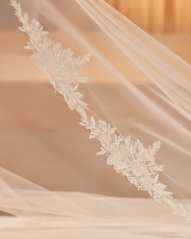 Velo de Novia de tul diamante con encaje floral en el borde