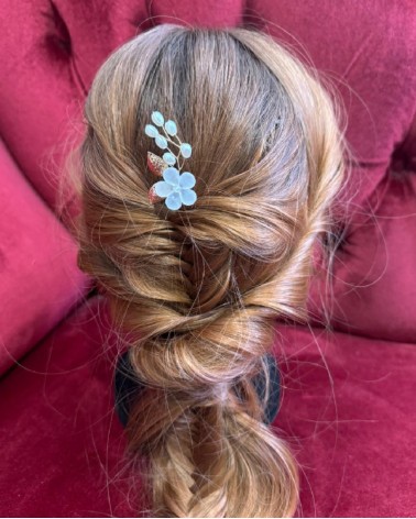 Horquilla de novia floral con perlas y hojas doradas