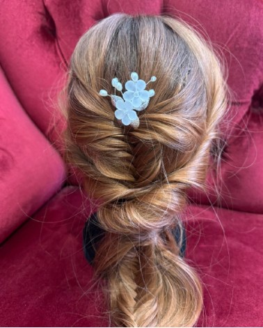 Horquilla de novia plateada con doble flor nacarada y perlas