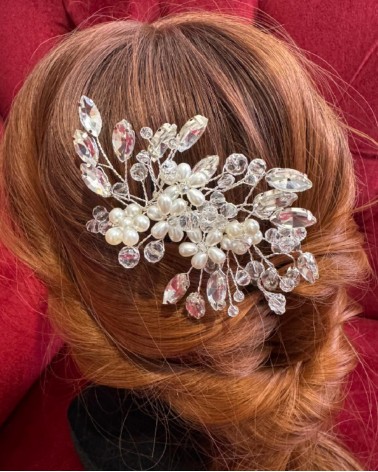 Peineta de novia plateada con cristales y perlas