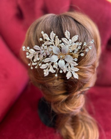 Tocado de novia floral con pinza en acabado oro rosado