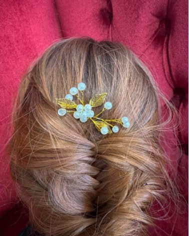 Horquilla de novia dorada con perlas y hojas metálicas