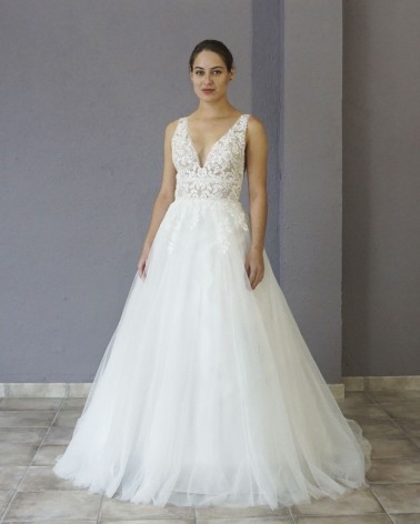 Vestido de Novia Corte A con Cuerpo Bordado en Escote en V y Falda de Tul Suave