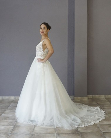 Vestido de Novia Corte A con Cuerpo Bordado en Escote en V y Falda de Tul Suave