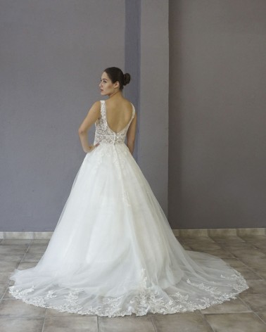 Vestido de Novia Corte A con Cuerpo Bordado en Escote en V y Falda de Tul Suave