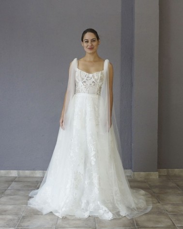 Vestido de Novia con Tirantes Vaporosos y Cuerpo Corsetero en Tul Bordado Floral