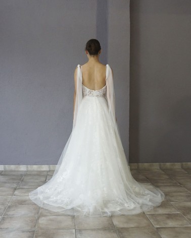 Vestido de Novia con Tirantes Vaporosos y Cuerpo Corsetero en Tul Bordado Floral