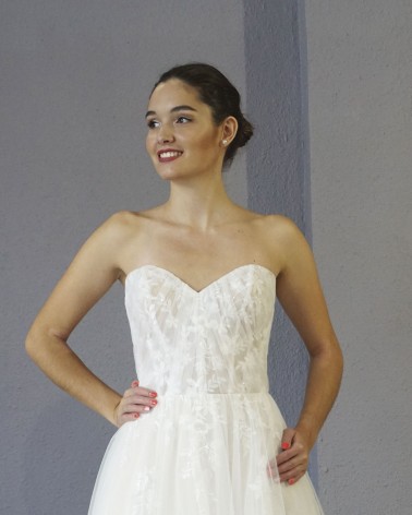 Vestido de Novia Corte A en Tul con Escote Corazón y Bordados Florales
