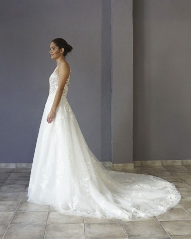 Vestido de Novia Corte A en Tul Bordado con Escote Profundo en V